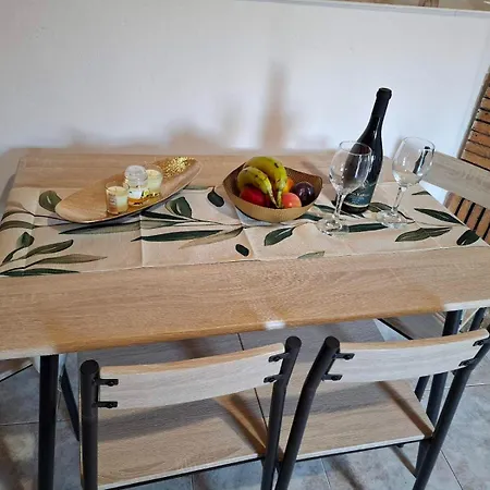 Apartament Maison Elia *